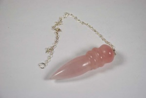 Pendule Egyptien en pierre - quartz rose 4/5cm